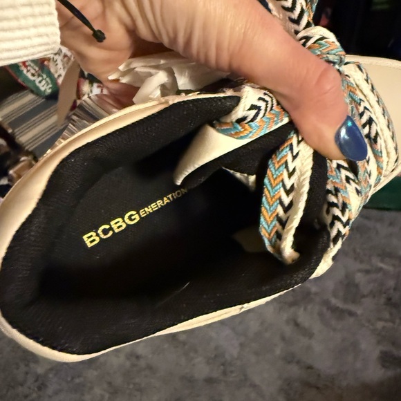 NEW BCBG Cream and Black Women's Sneakers 7 Brand new no box! - Picture 5 of 6